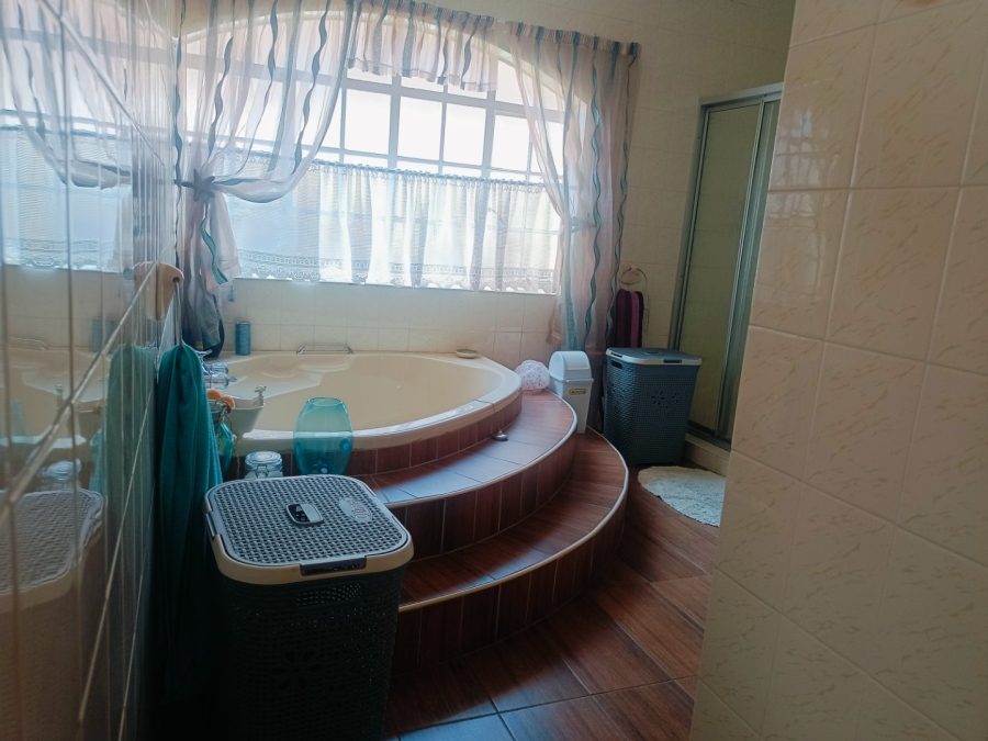 4 Bedroom Property for Sale in Wilkoppies North West